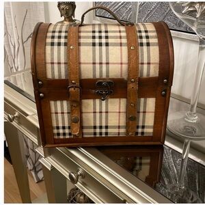 Treasure chest trunk box